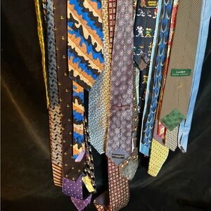 HUGE Lot of Men's Neck Tie's brand Assorted Silk for wear & Crafts 50+ total